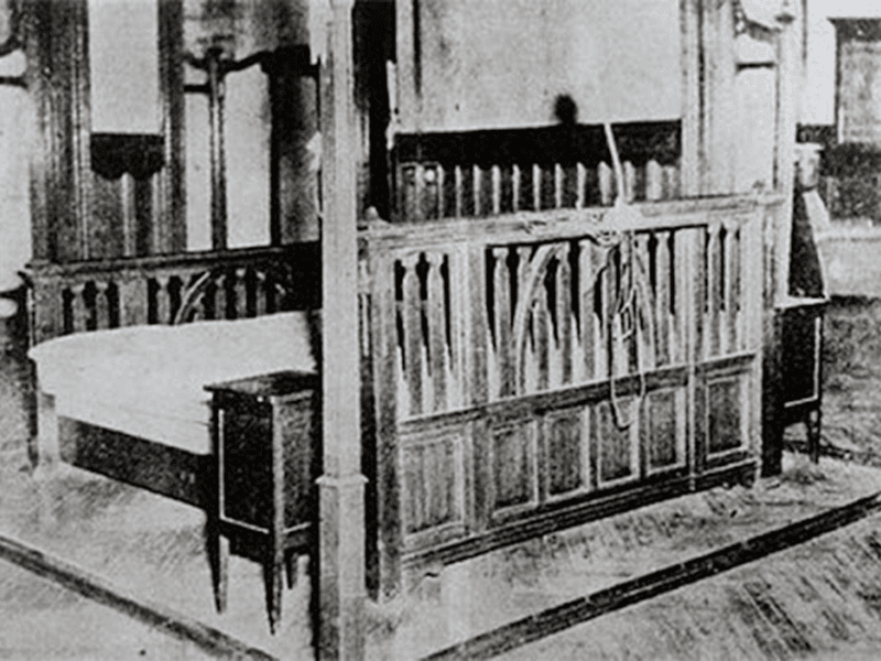 bhumibol_king_ananda_bed.png