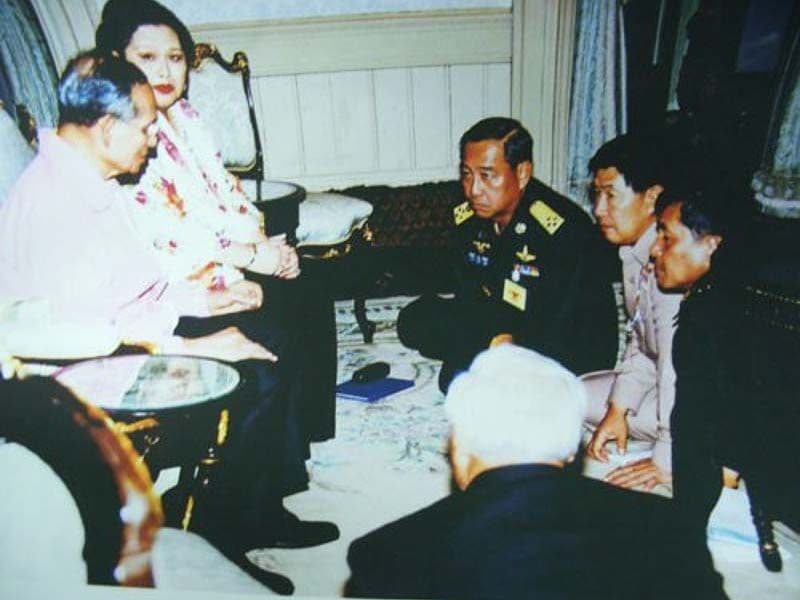 campaign-taboo-monument-king-coup-2006.jpg